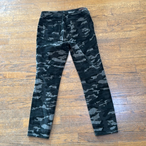 Pilcro and the Letterpress high rise skinny thin wale camo courderoys. Size 31 - Picture 3 of 6